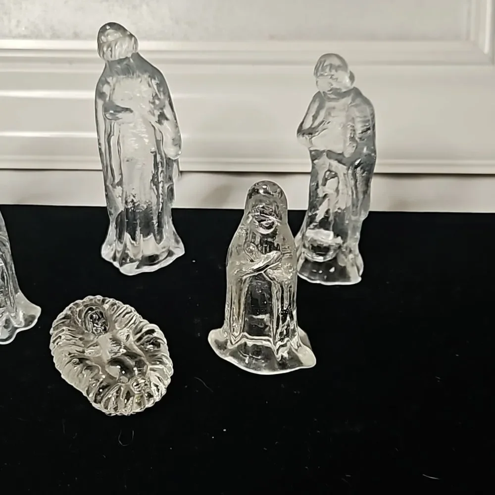 Elegant 6-Piece Clear Glass Nativity / Manger Set